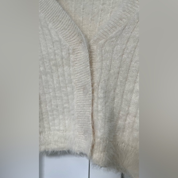 Fuzzy cream cropped cardigan - Picture 2 of 4